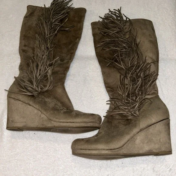 Rock And Candy Calf Length  Boots Safiya  Size 10. Fringe Taupe Suede . EUC - Picture 4 of 8